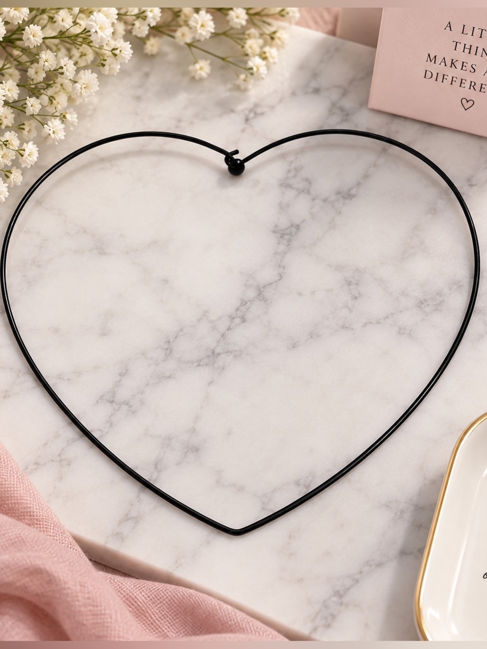 Metal Heart Choker Necklace in Black‎